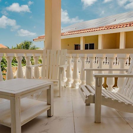 Stunning modern 2-bedroom apartment with tropical garden, pool&jacuzzi Palm Beach Buitenkant foto